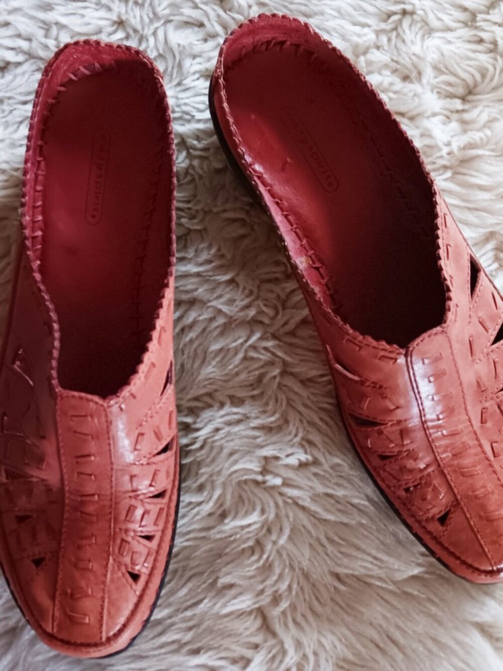 Walk with an Easy Feeling! Easy Spirit Leather Mules